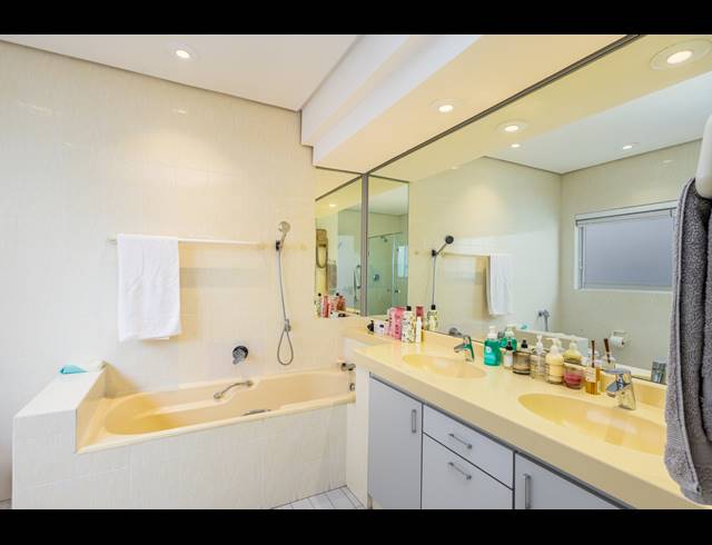 3 BEDROOM APARTMENT FOR SALE IN BANTRY BAY